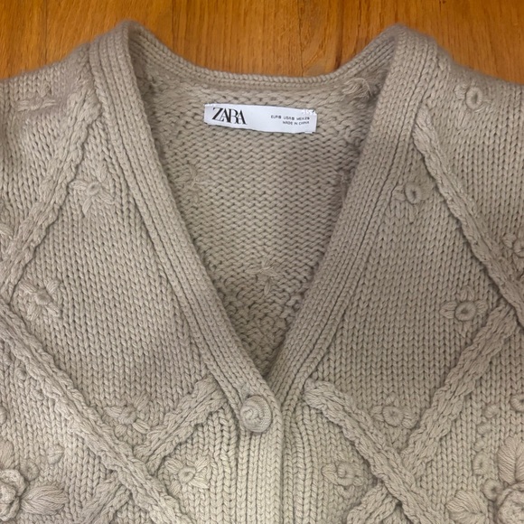 Zara Women's Beige Textured Cardigan - Picture 2 of 5